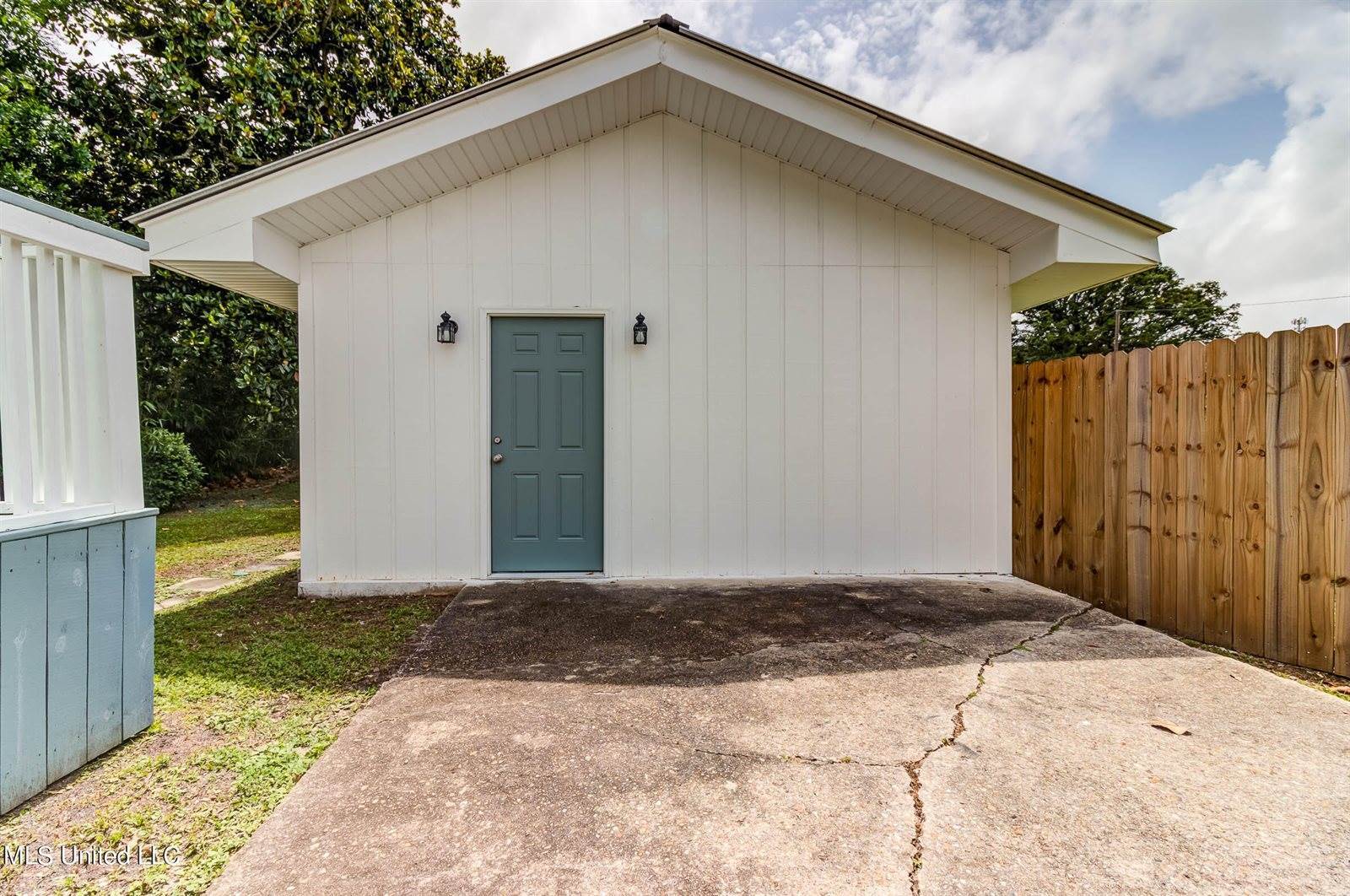 102 S Girard Avenue, Long Beach, MS 39560