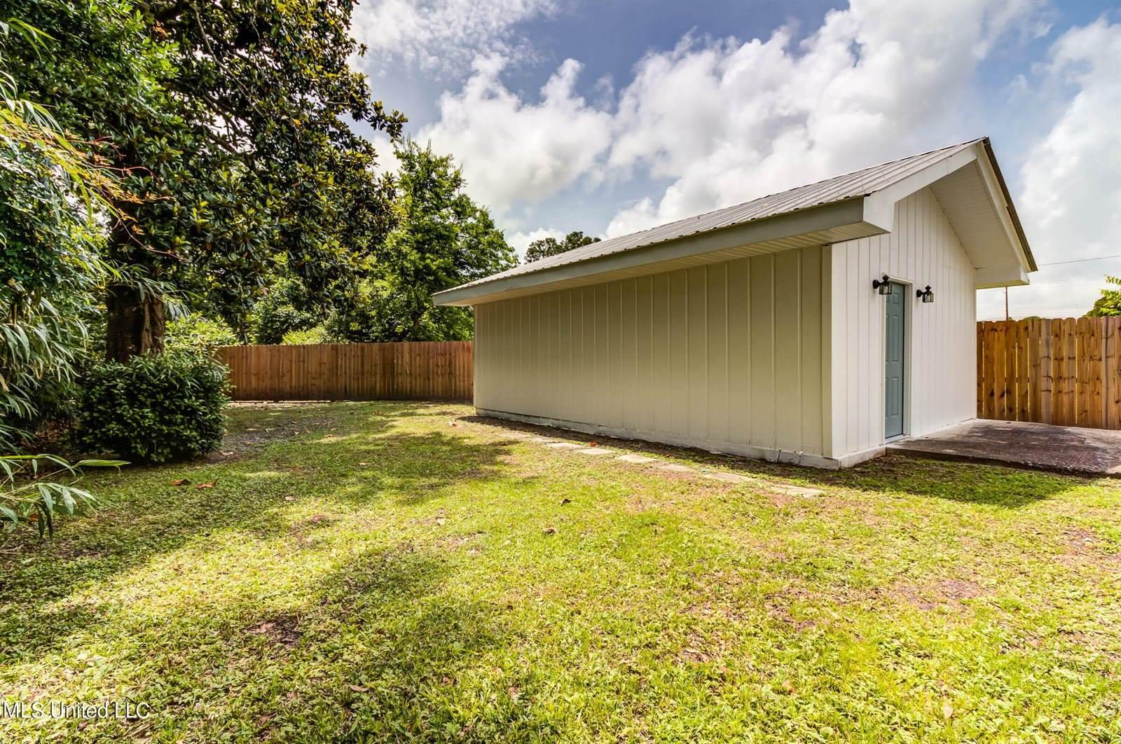 102 S Girard Avenue, Long Beach, MS 39560