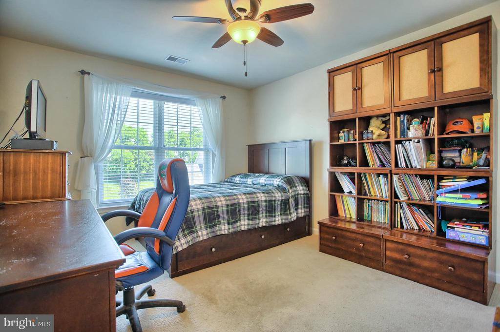 4576 Manor Drive, Mechanicsburg, PA 17055