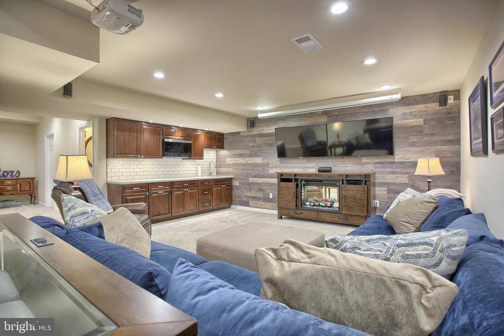 4576 Manor Drive, Mechanicsburg, PA 17055