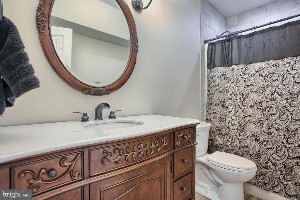 4576 Manor Drive, Mechanicsburg, PA 17055