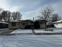 1607 1st Ave E, Williston, ND 58801