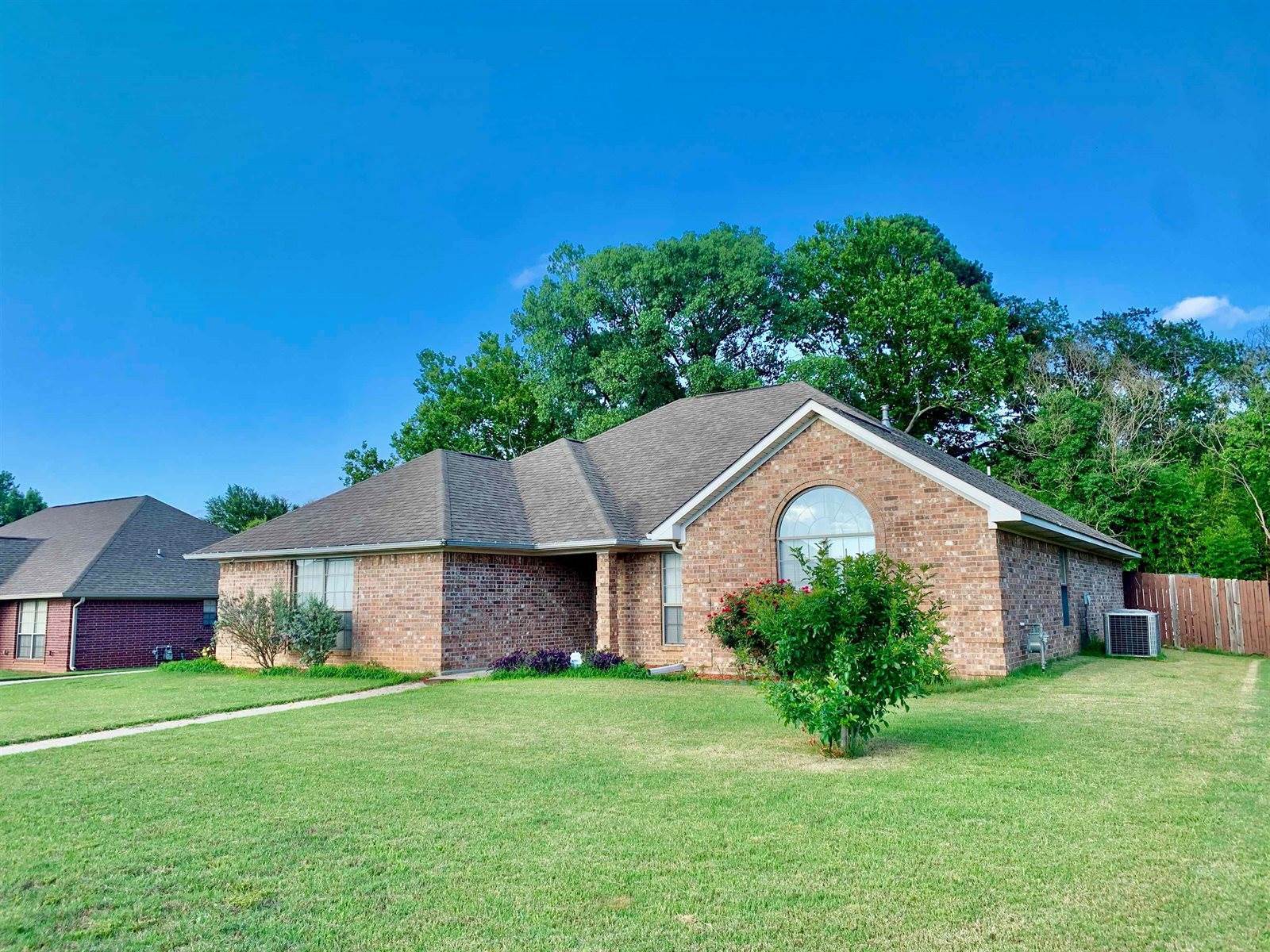 439 Meadowridge Cir, Texarkana, AR 71854