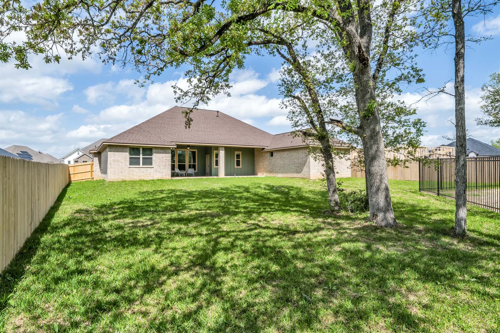 3320 Stoneleigh Road, Bryan, TX 77808