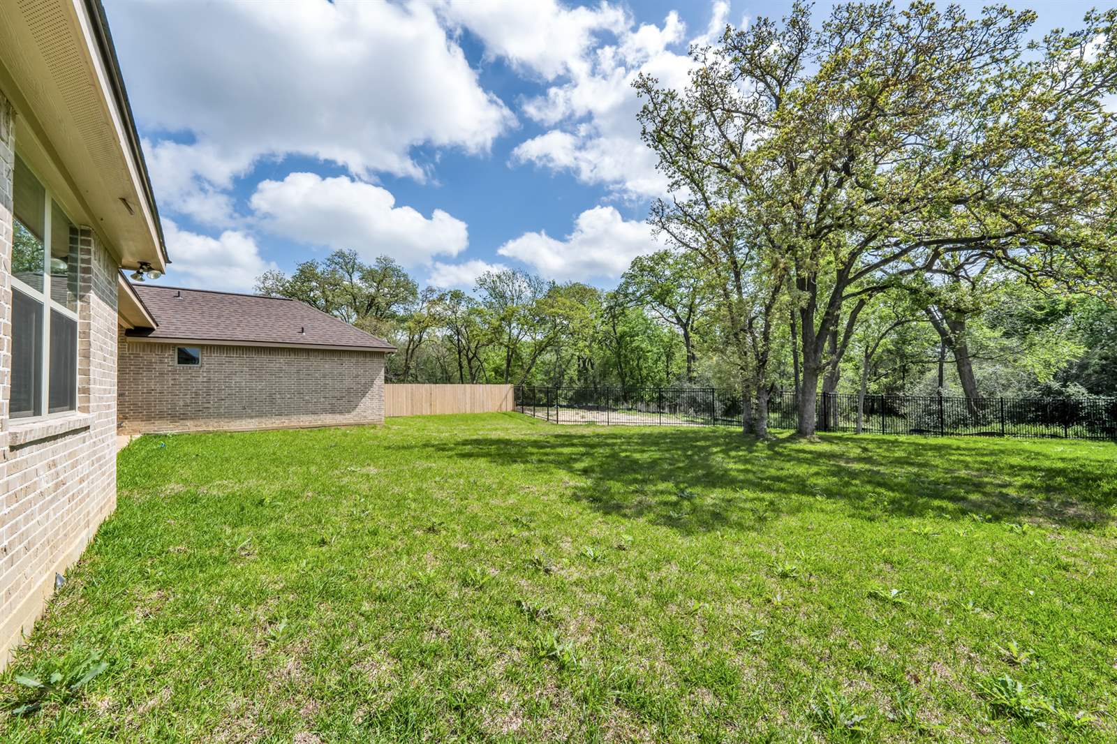 3320 Stoneleigh Road, Bryan, TX 77808