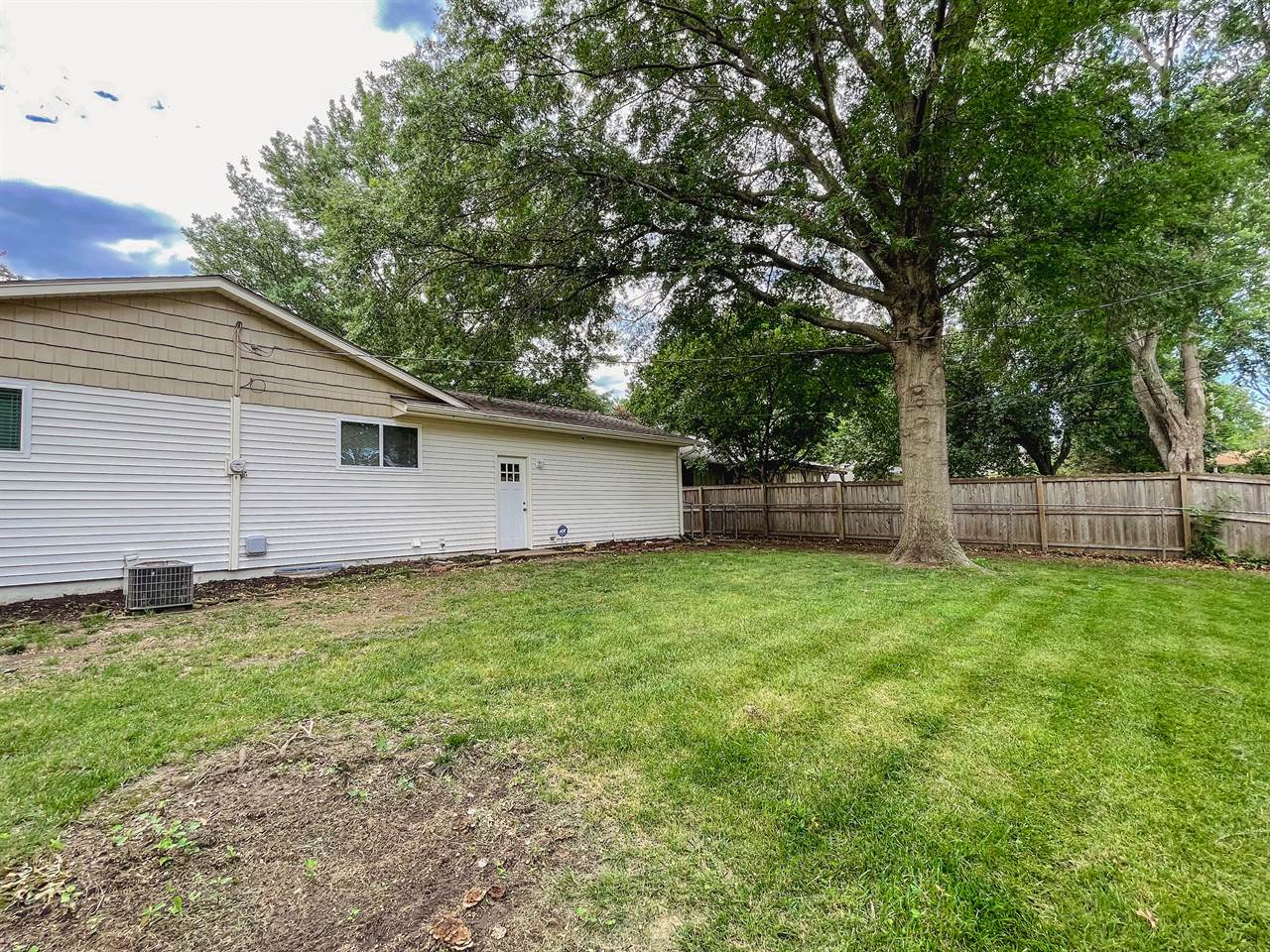 4006 SW 35th TER, Topeka, KS 66614