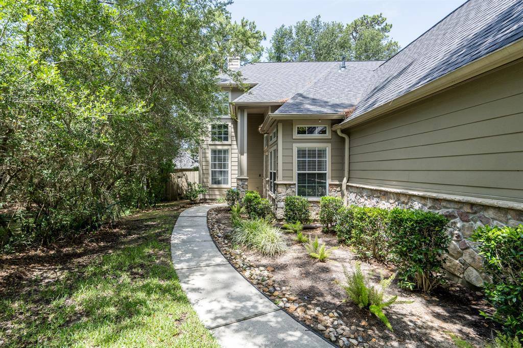 75 Valley Oaks Circle, The Woodlands, TX 77382