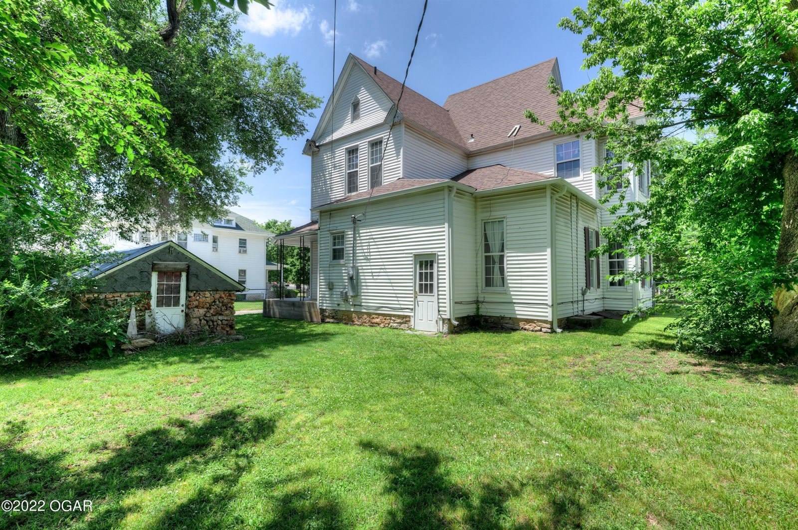 214 West Chestnut Street, Carthage, MO 64836