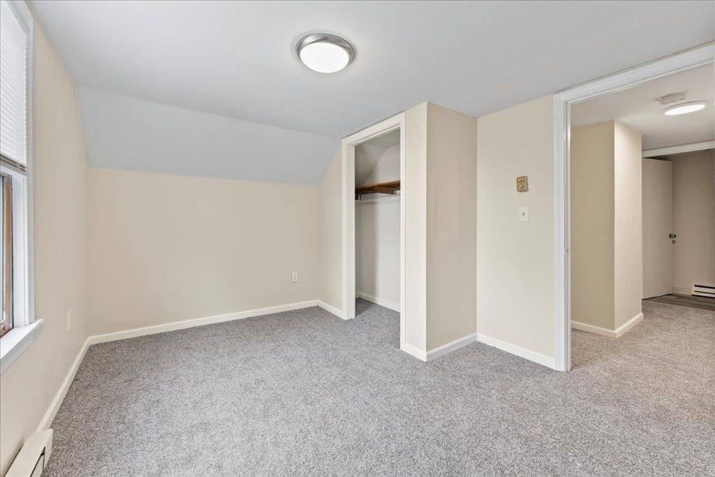 9 Shamrock St, Springfield, MA 01108