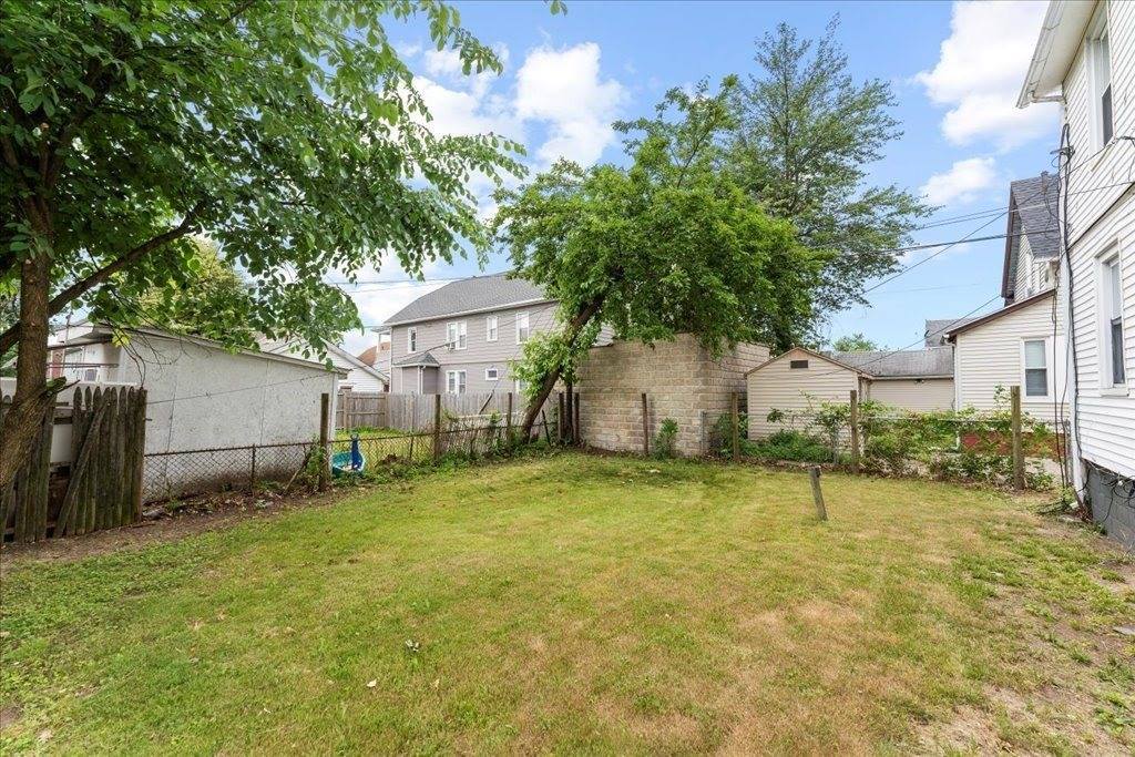 9 Shamrock St, Springfield, MA 01108