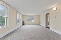 9 Shamrock St, Springfield, MA 01108