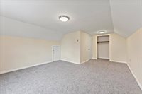 9 Shamrock St, Springfield, MA 01108
