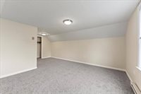 9 Shamrock St, Springfield, MA 01108