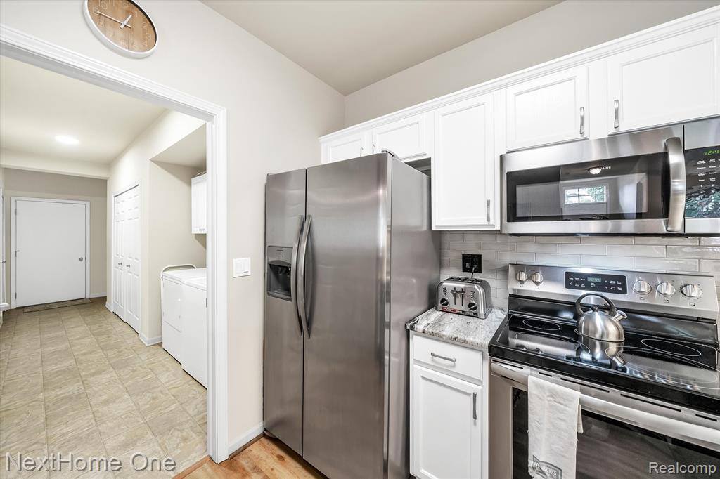 27106 Chesapeake Circle, Commerce Township, MI 48390