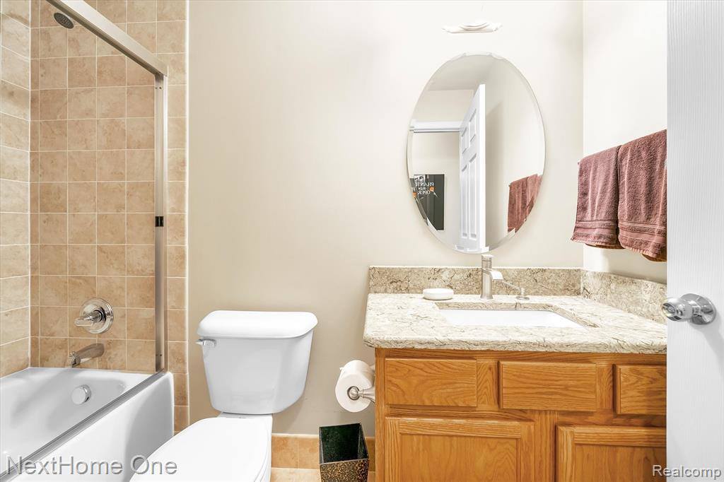 27106 Chesapeake Circle, Commerce Township, MI 48390