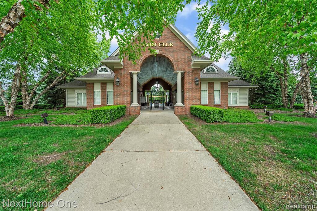 27106 Chesapeake Circle, Commerce Township, MI 48390