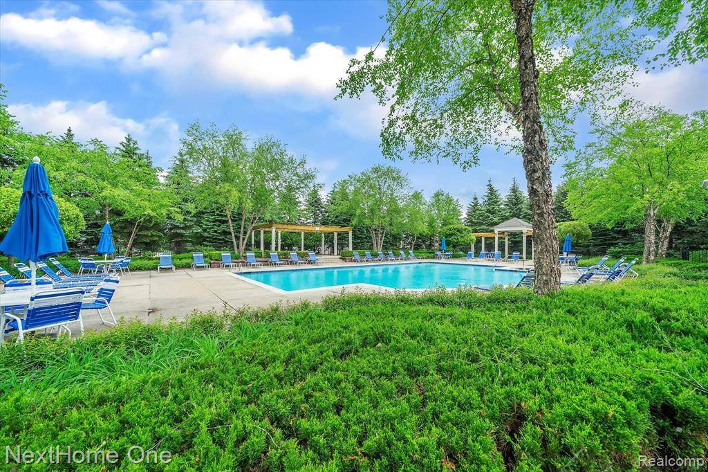 27106 Chesapeake Circle, Commerce Township, MI 48390