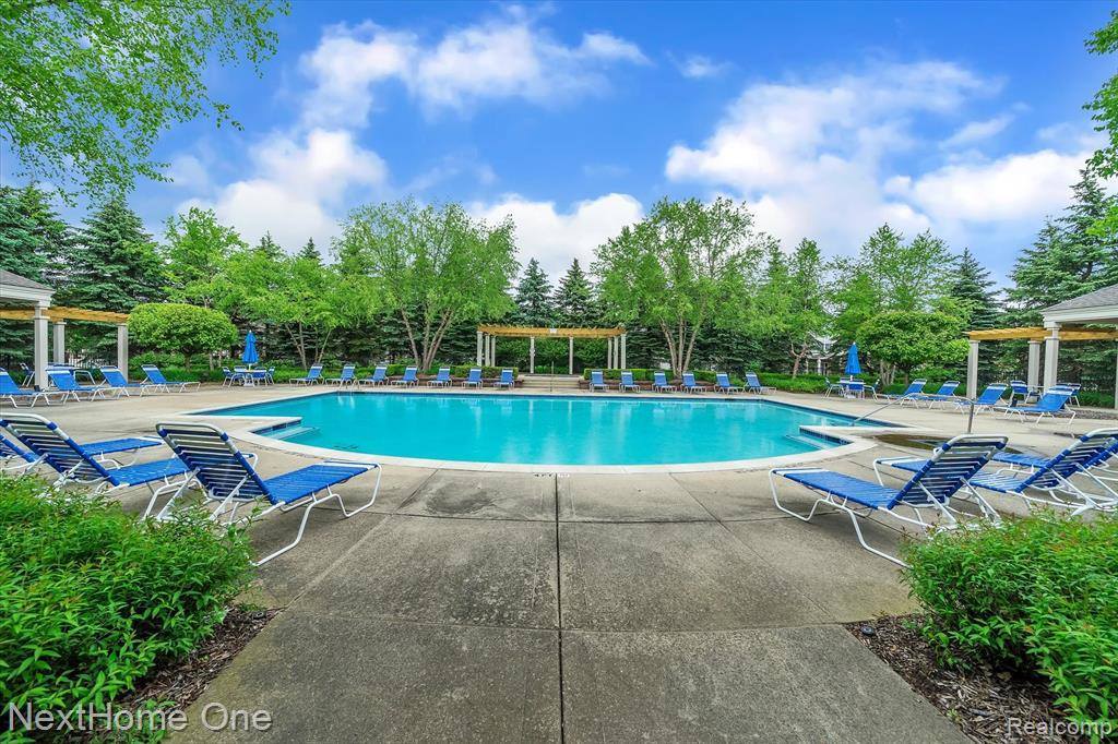 27106 Chesapeake Circle, Commerce Township, MI 48390