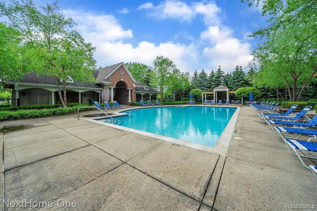 27106 Chesapeake Circle, Commerce Township, MI 48390