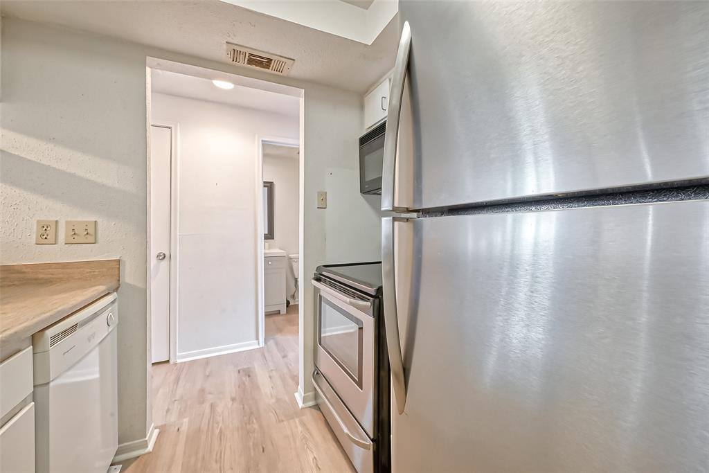 7700 Creekbend Drive, Houston, TX 77071