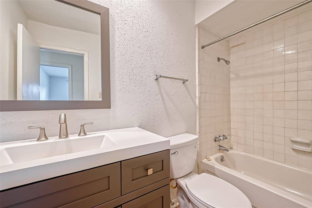 7700 Creekbend Drive, Houston, TX 77071