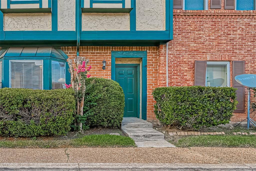 7700 Creekbend Drive, Houston, TX 77071