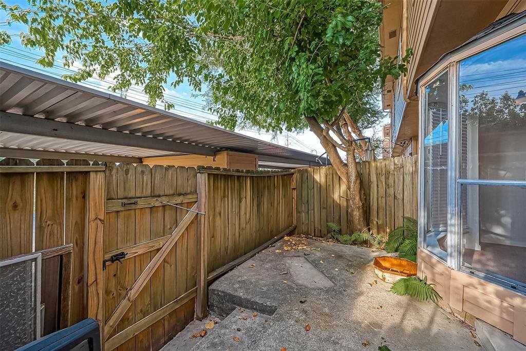 7700 Creekbend Drive, Houston, TX 77071