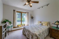 11715 Lakeview Drive, Papillion, NE 68133