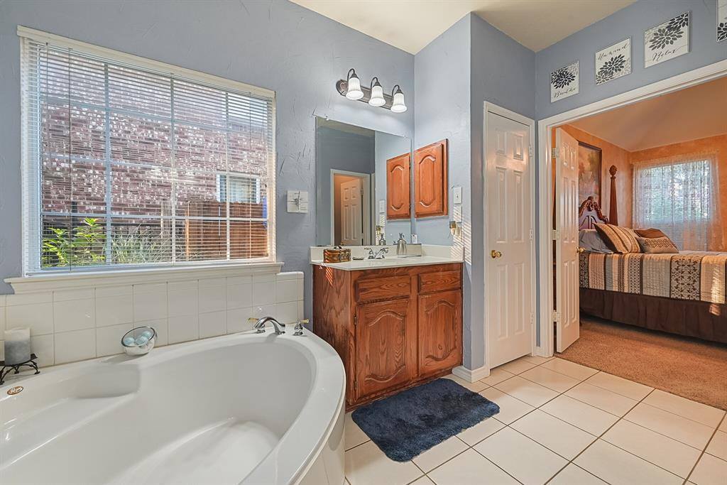 3216 Essex Drive, Mansfield, TX 76063