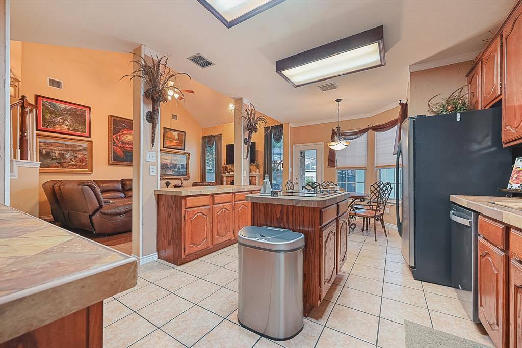 3216 Essex Drive, Mansfield, TX 76063