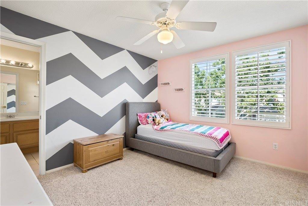 28425 Stansfield Lane, Saugus, CA 91350