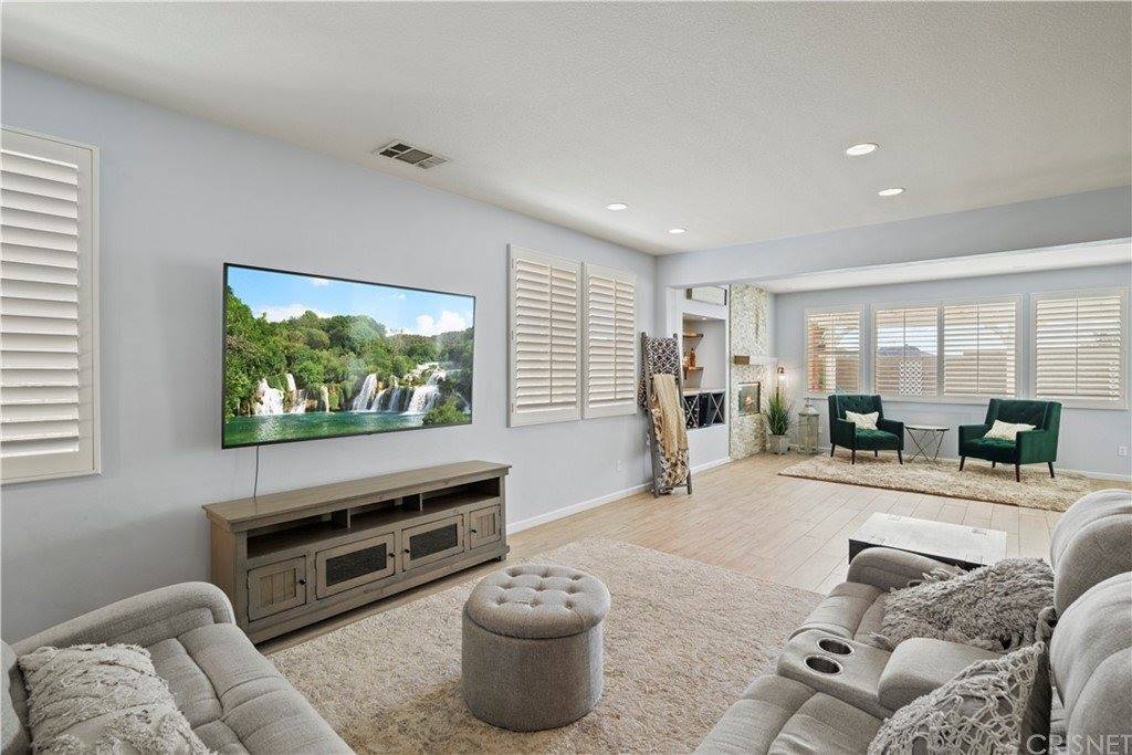 28425 Stansfield Lane, Saugus, CA 91350