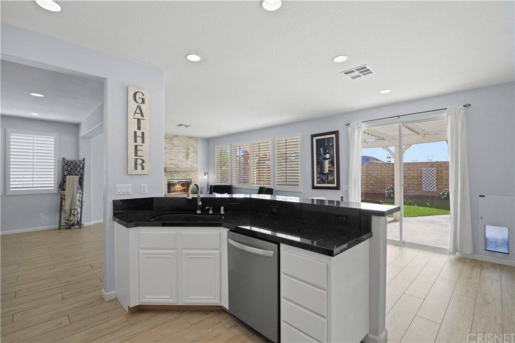 28425 Stansfield Lane, Saugus, CA 91350