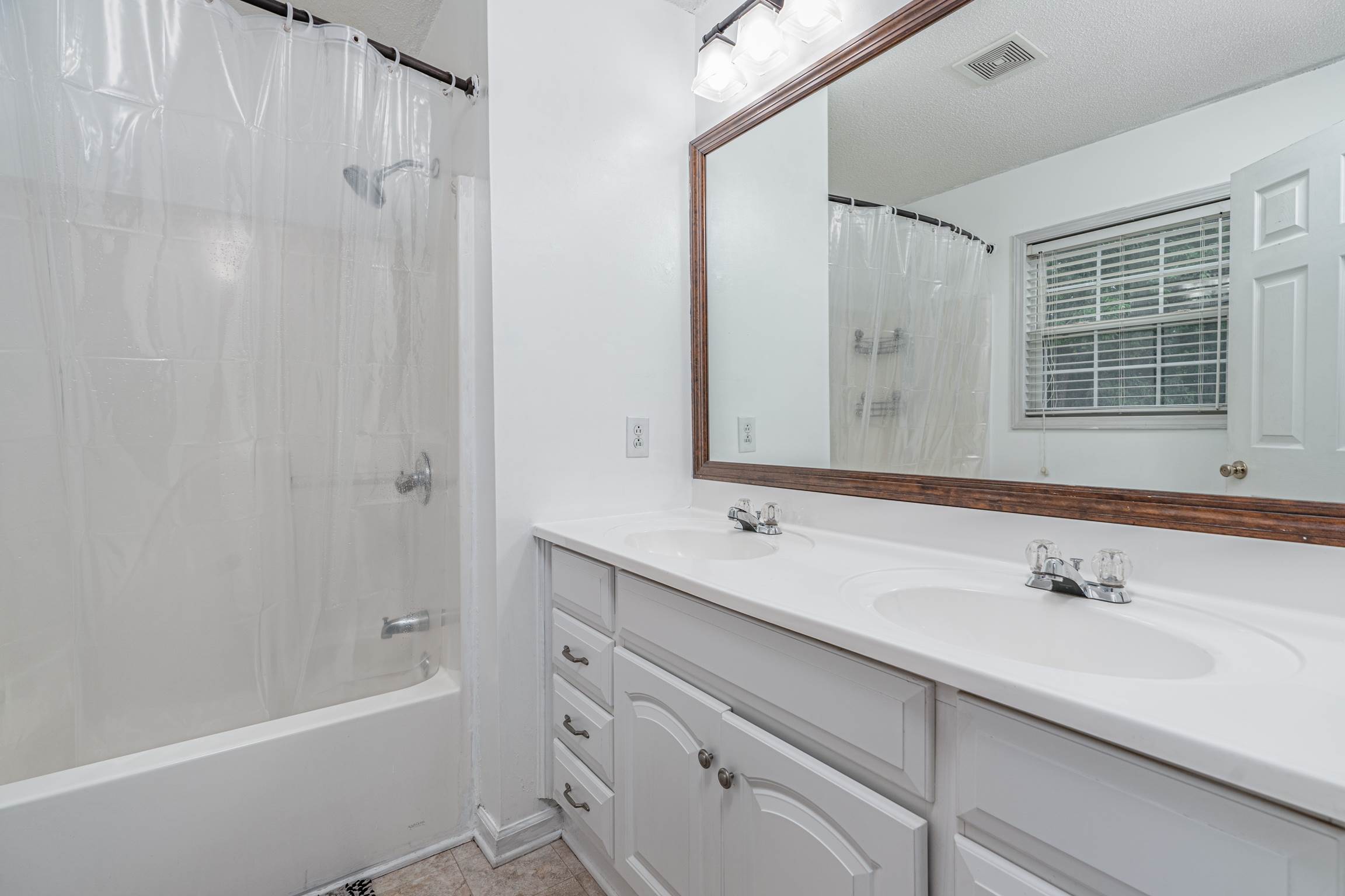 128 Knoll Estates Dr, Lexington, SC 29073