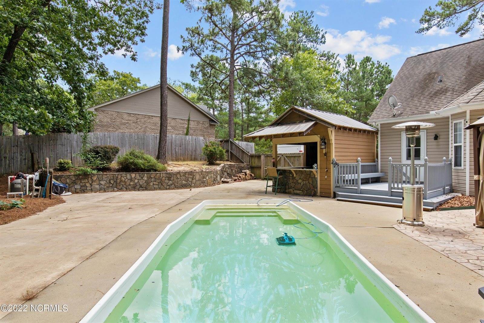 255 West Hedgelawn Way, Southern Pines, NC 28387