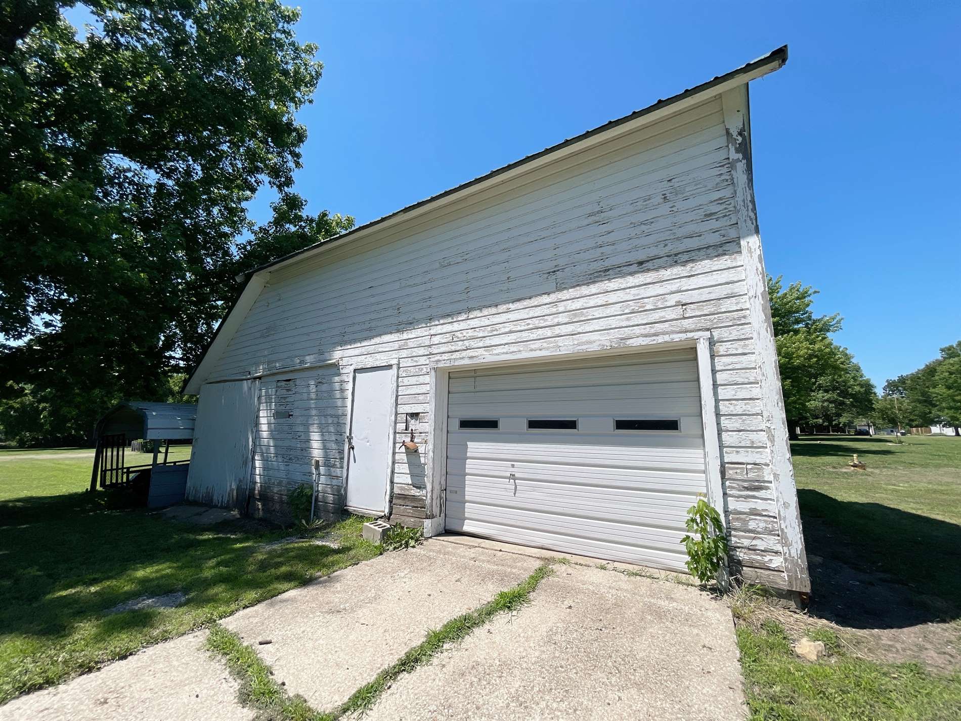 316 Second St, Whiting, KS 66552