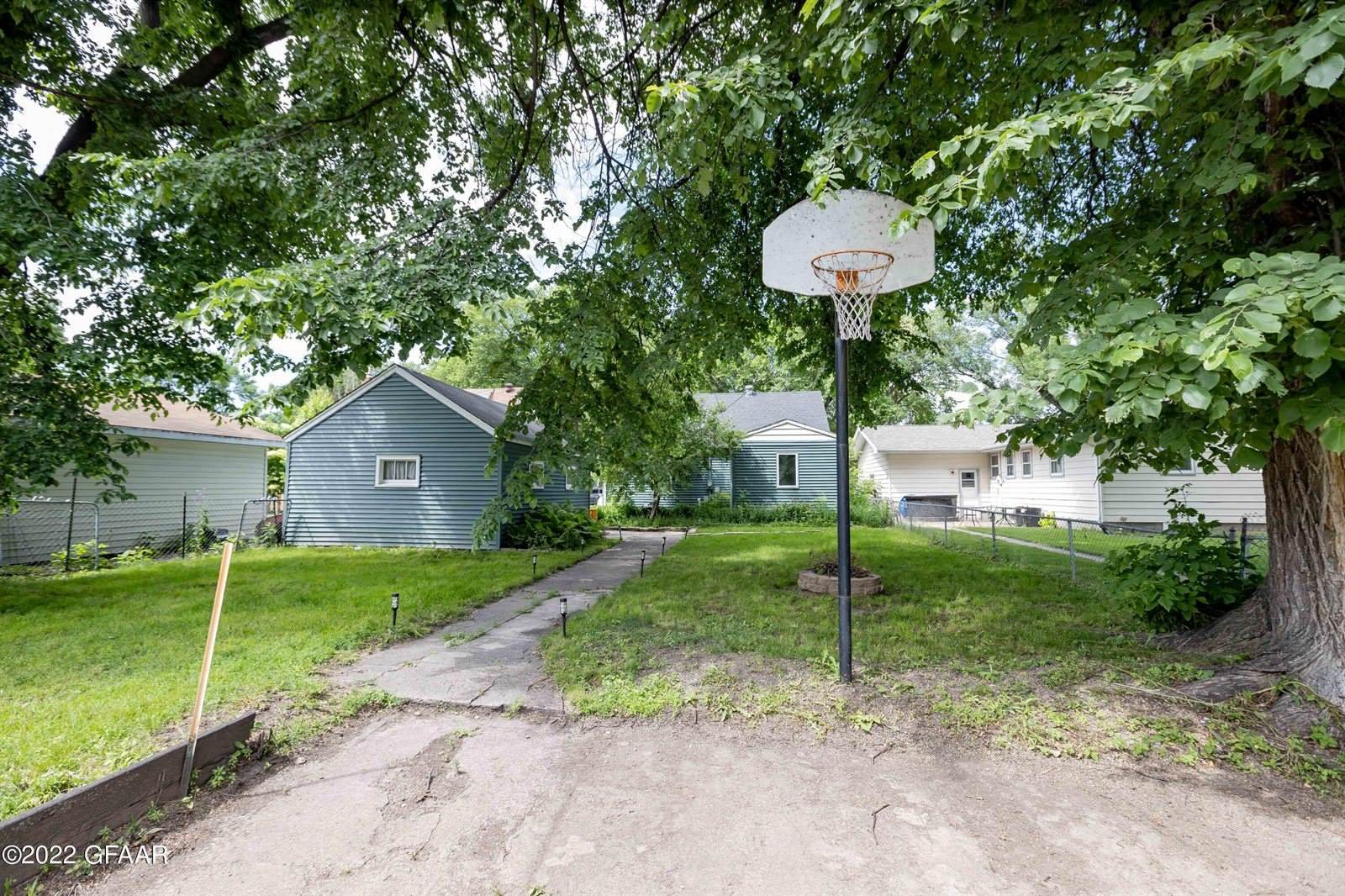 1715 2ND Avenue North, Grand Forks, ND 58203