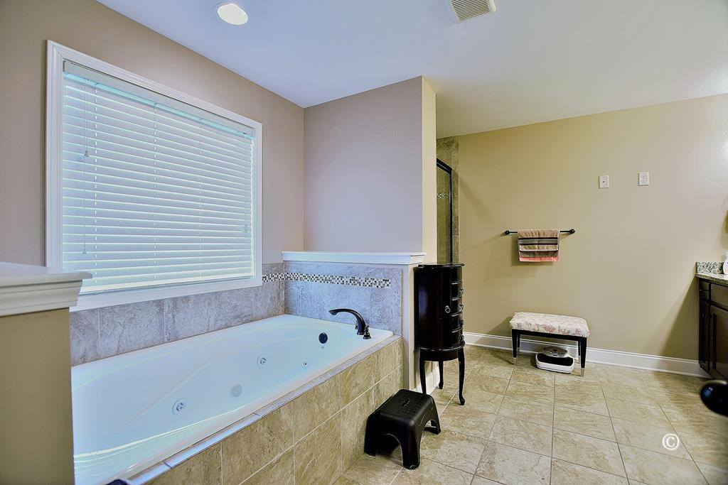 799 Sunwood Drive, Smiths Station, AL 36877