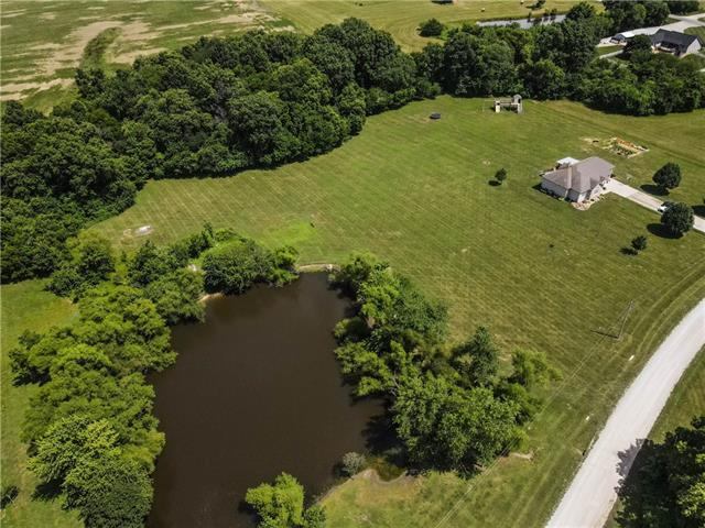 15107 Robindale Lane, Adrian, MO 64720