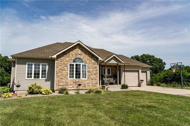 15107 Robindale Lane, Adrian, MO 64720