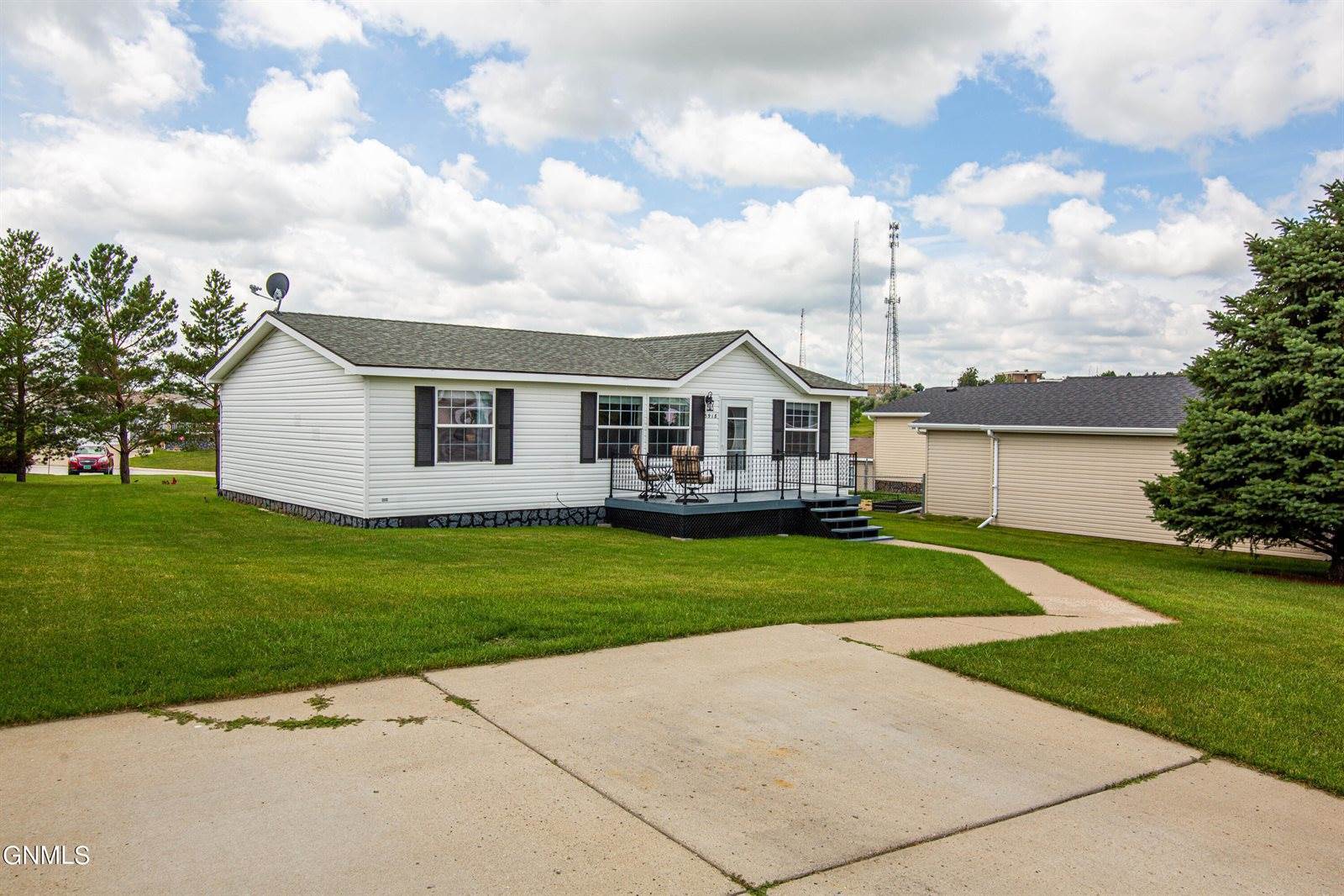 3918 Chandler Lane, Bismarck, ND 58503