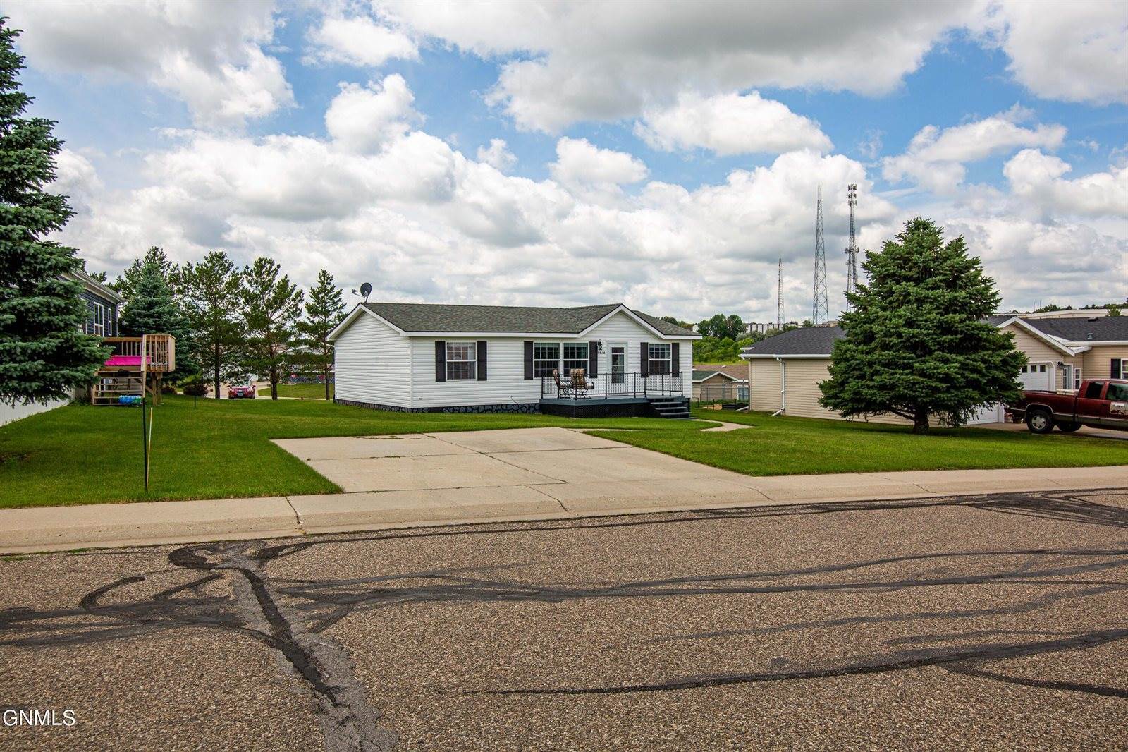 3918 Chandler Lane, Bismarck, ND 58503