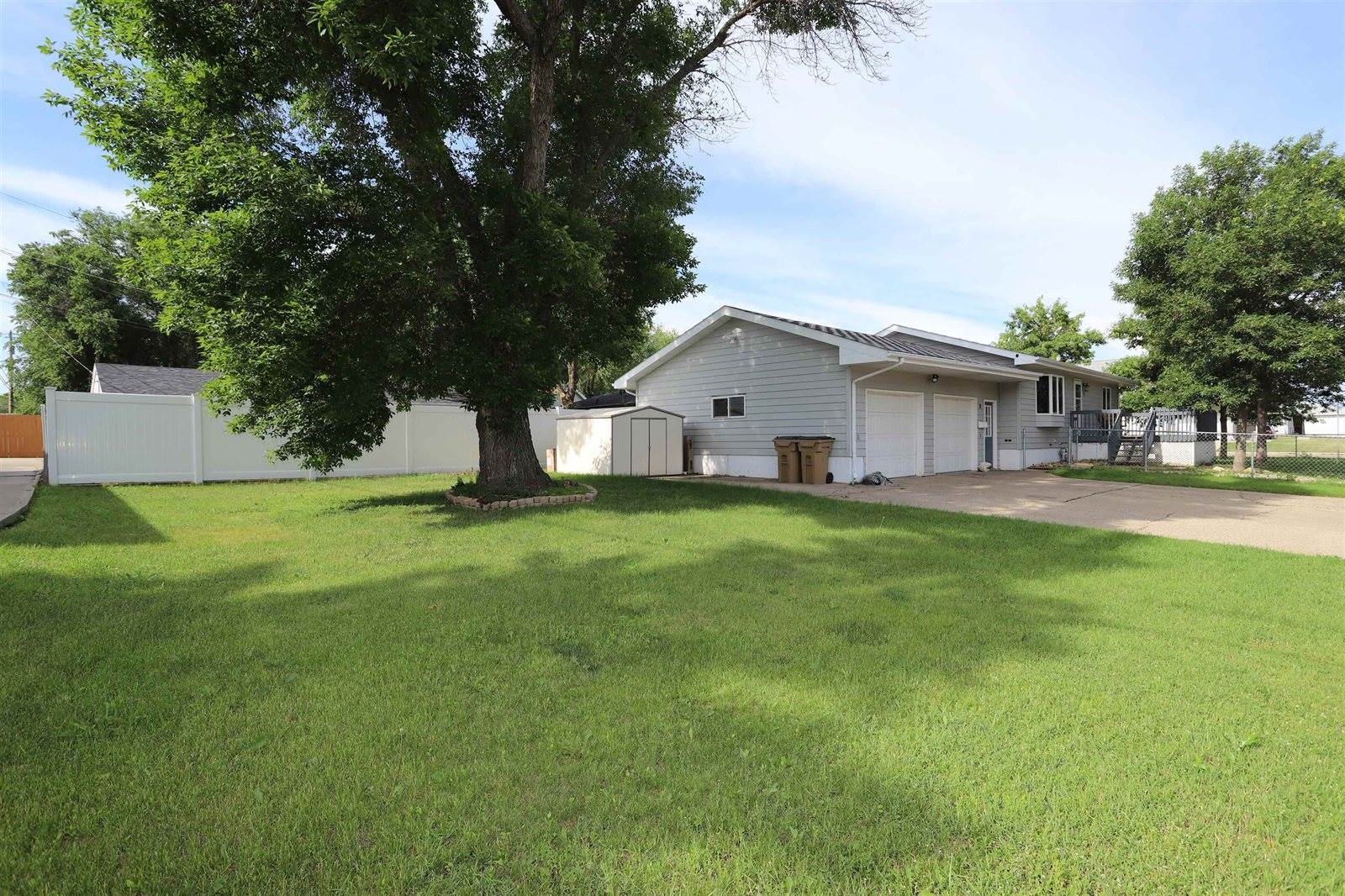 2 14th AV SE, Minot, ND 58701