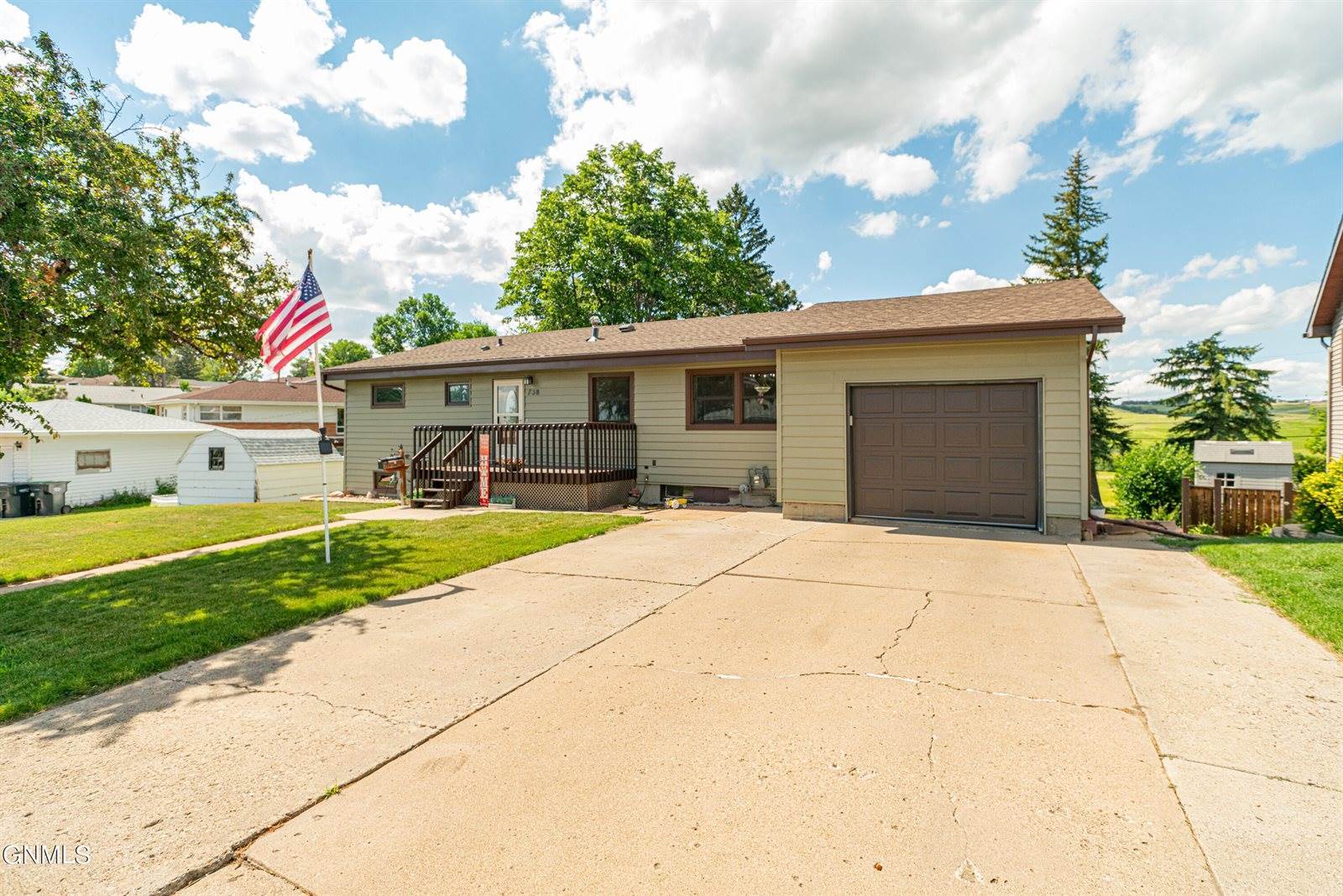 738 Custer Drive, Mandan, ND 58554