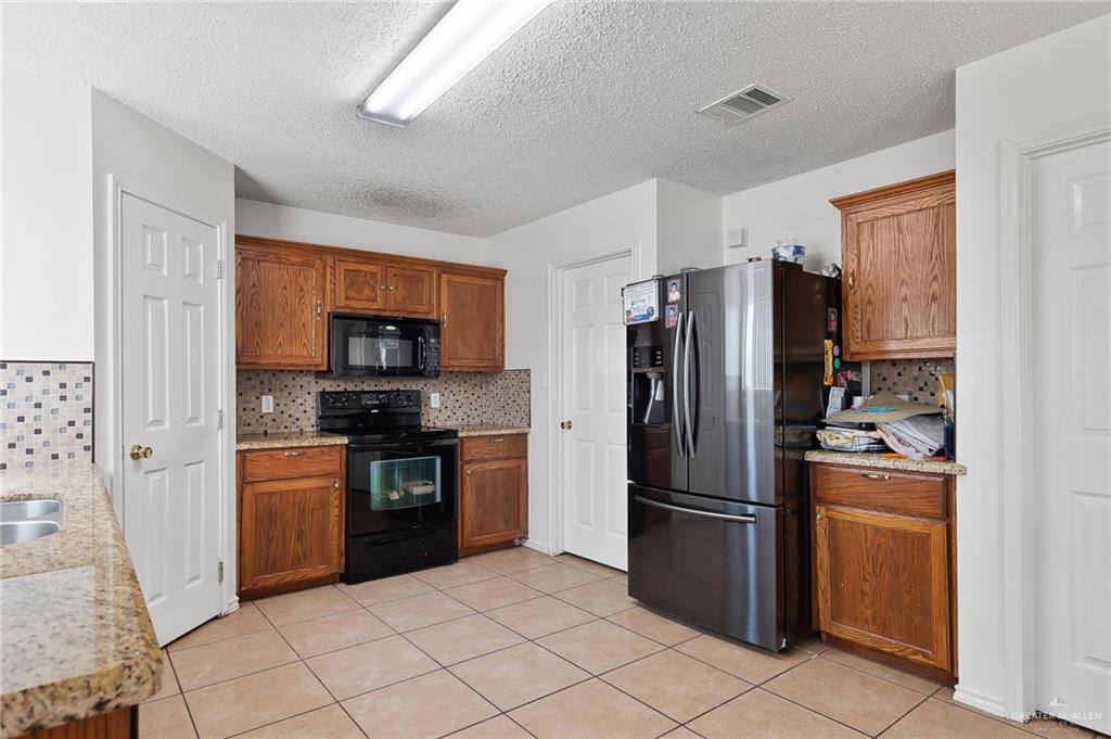 9414 North 29th Lane, McAllen, TX 78504