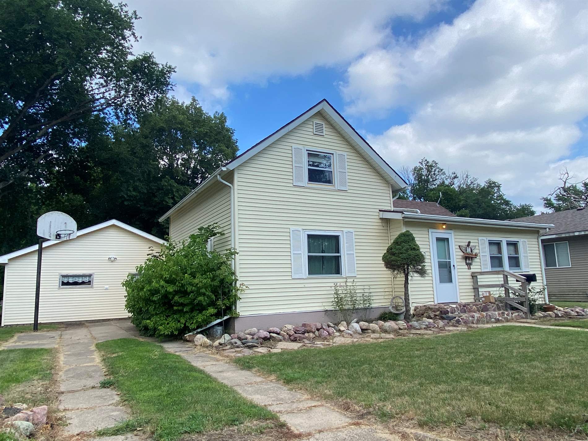 520 North 6th, Estherville, IA 51334