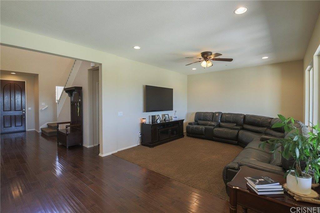 19356 Moriah Lane, Saugus, CA 91350