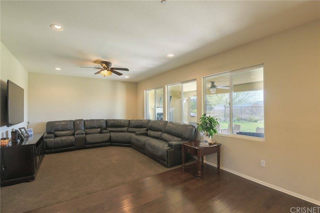 19356 Moriah Lane, Saugus, CA 91350