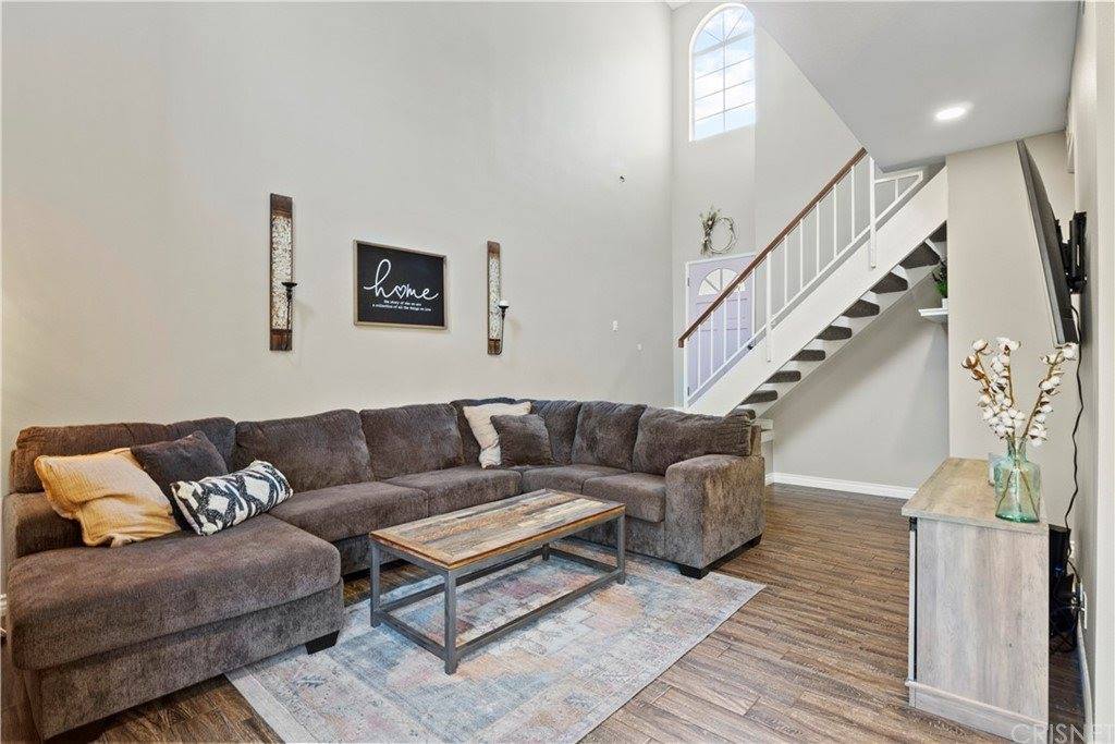 22905 Banyan Place, Saugus, CA 91390