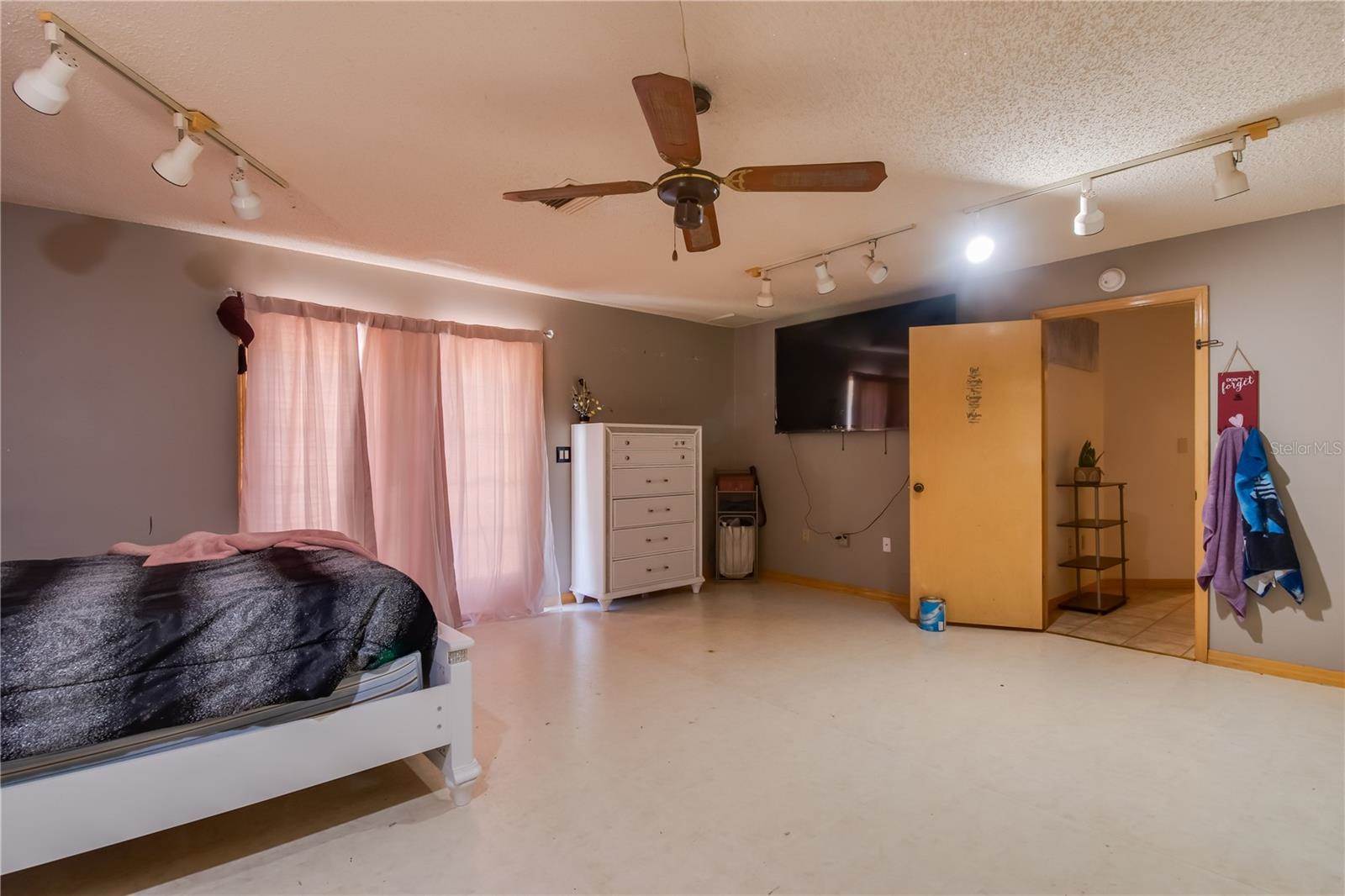 1425 W Lamplighter ST, Citrus Spring, FL 34434